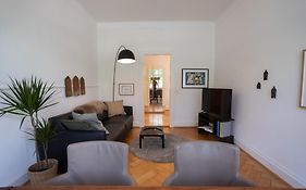 Charmante Altbauwohnung am Rhein